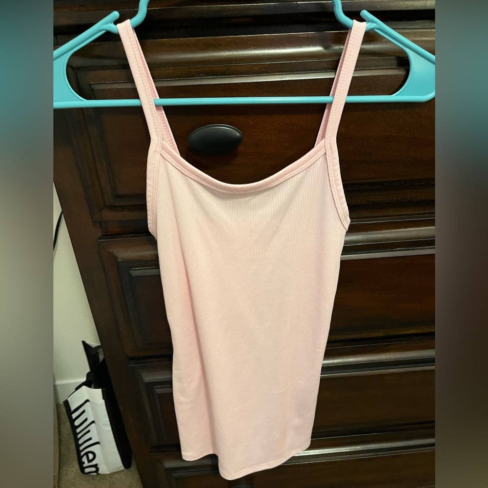 pink tank top